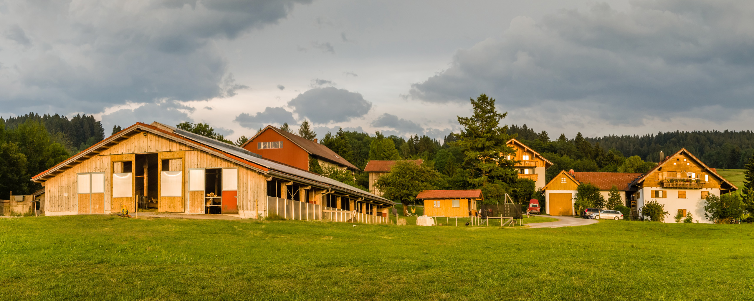 Ferienhof-Baur_HausHof_Header_01